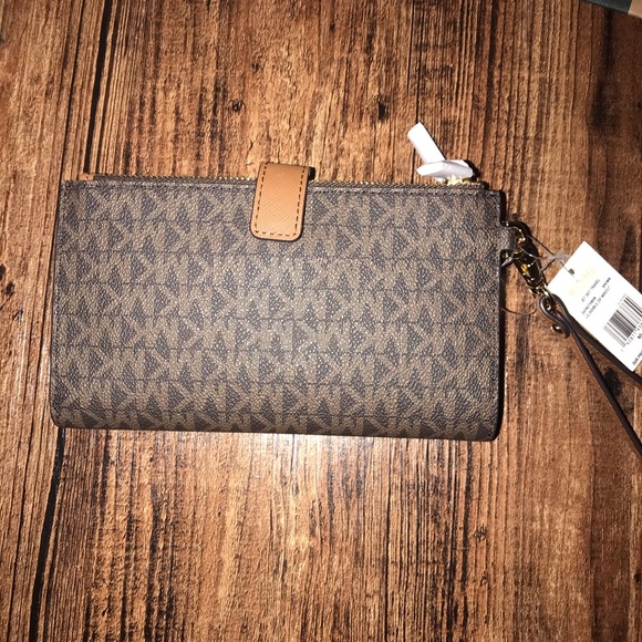 SOLD ON Ⓜ️ - Picture 2 of 6